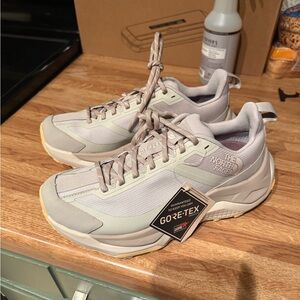 The North Face Light Soapstone/Mushroom Grey Fastpack Ultra Gore-Tex